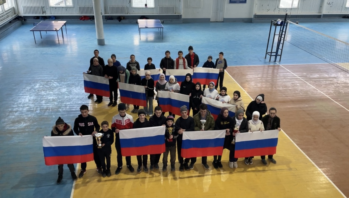 В детско-юношеской спортивной школе Чародинского района провели акцию в поддержку Российский армии и решения Президента нашей страны